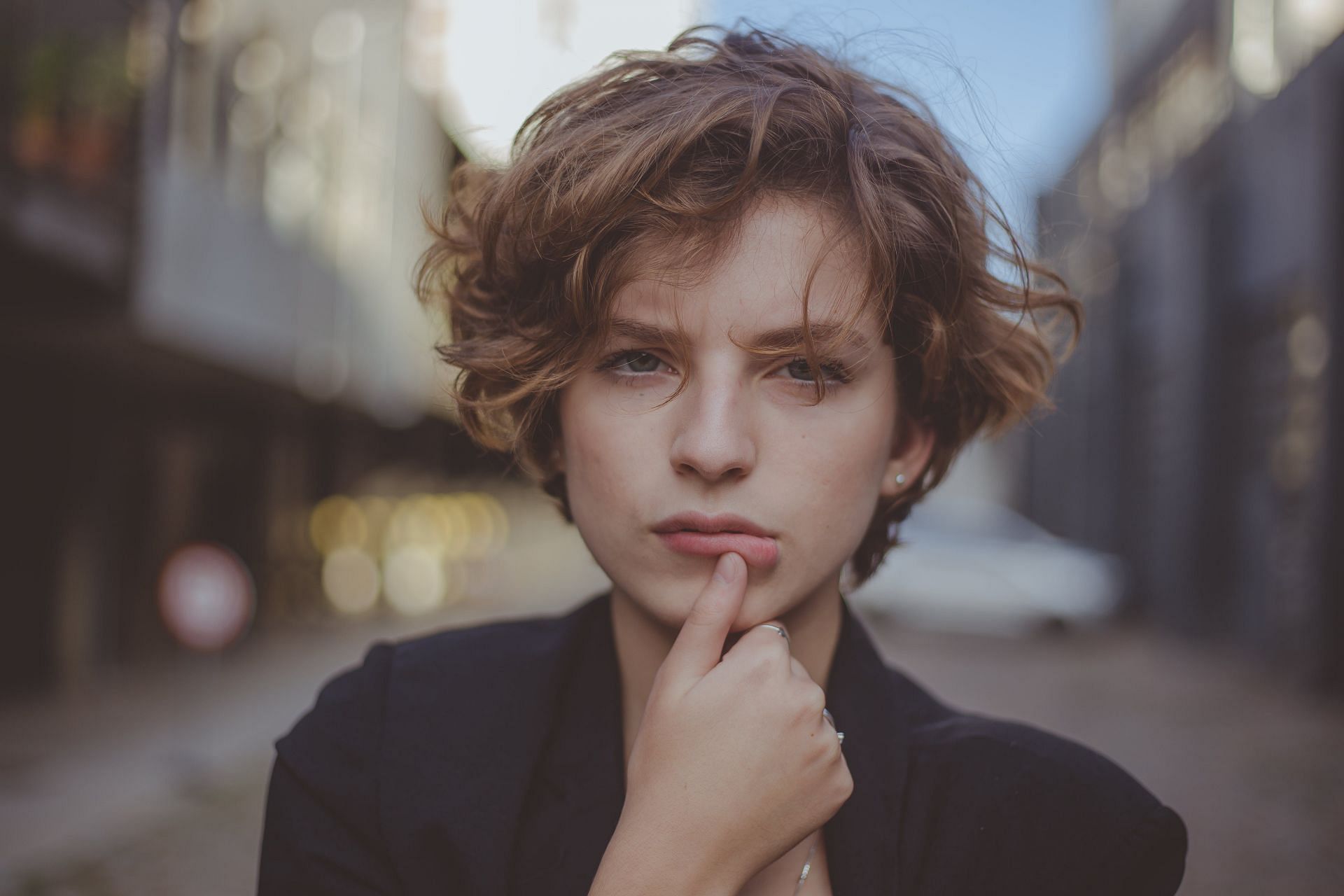 How to stop thinking about someone? (Image via Pexels/Samantha Garrote)